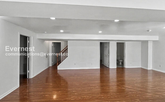 Building Photo - 800 Fairwood Dr