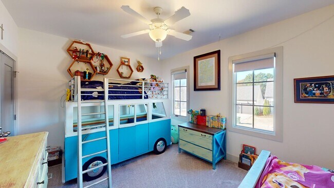 Building Photo - Wonderful 4 Bdrm, 3.5 Bath on outskirts of Eastchase