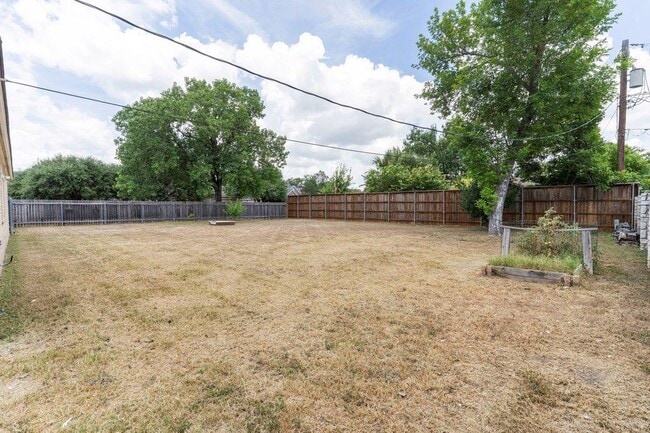 Building Photo - 13213 Villa Park Dr