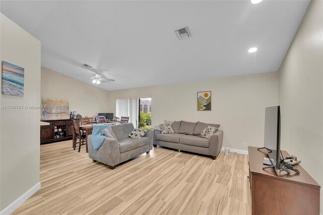 Building Photo - 1552 Zenith Way