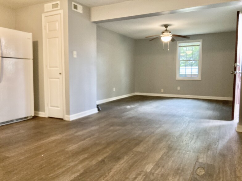 Kitchen & Living Room - 626 Dashland Dr