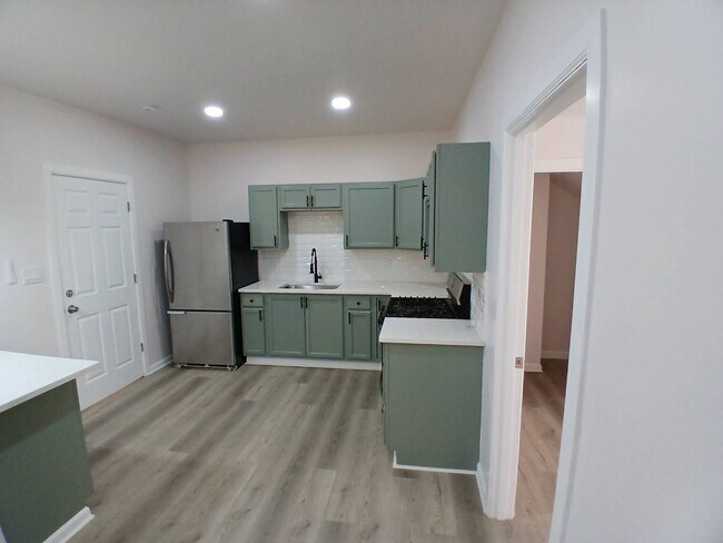 Building Photo - 6015 Hosmer Ave
