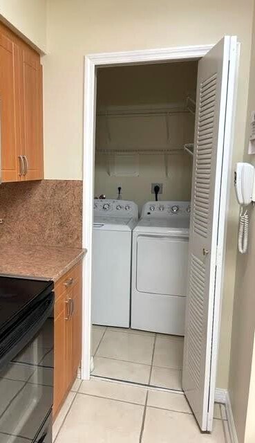 Building Photo - 9340 Fontainebleau Blvd