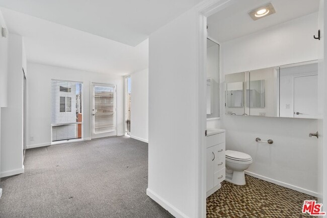 Building Photo - 110 Fleet St