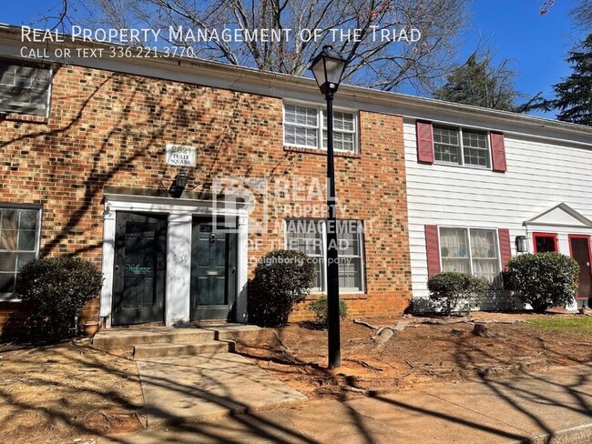 Building Photo - 2 Bedroom/2.5 Bath Condo in Winston-Salem