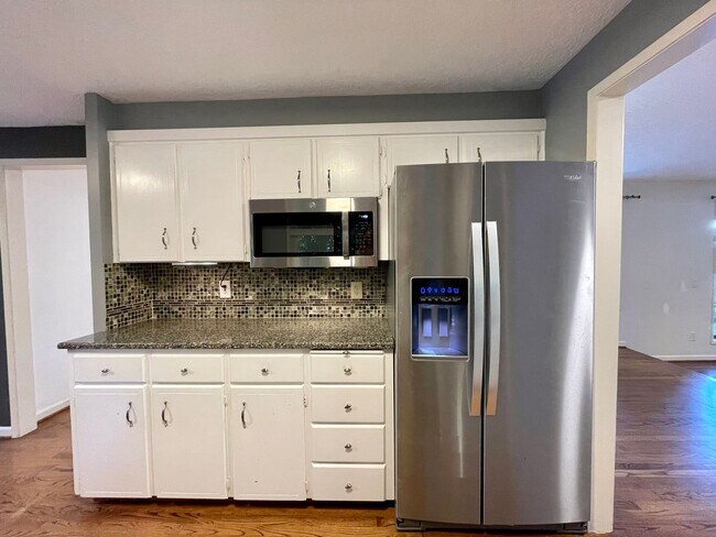 Building Photo - 15410 SW Peppermill Ct