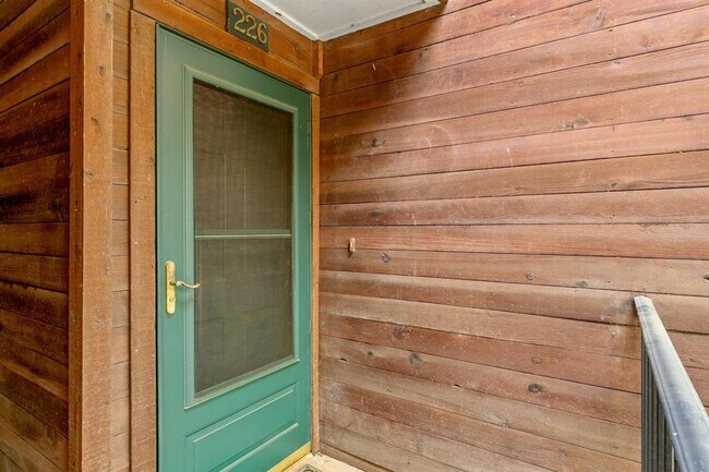 Building Photo - 4711 Spicewood Springs Rd