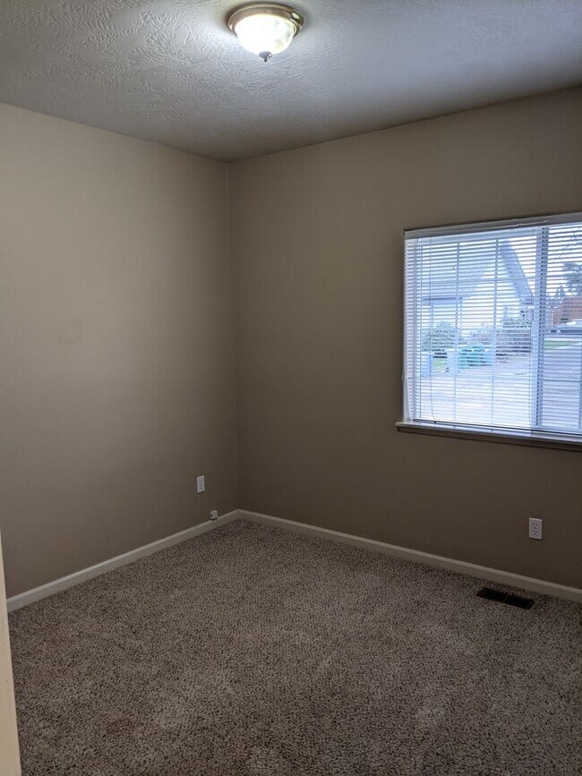 Building Photo - Beautiful 3-Bedroom, 2-Bath Duplex On A Corner Lot!