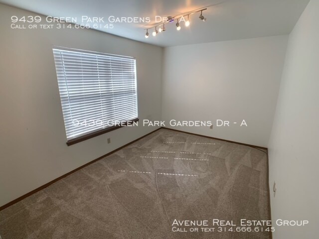 Building Photo - 9439 Green Park Gardens Dr