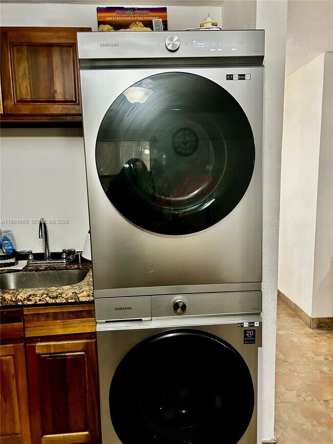 Building Photo - 2918 Funston St