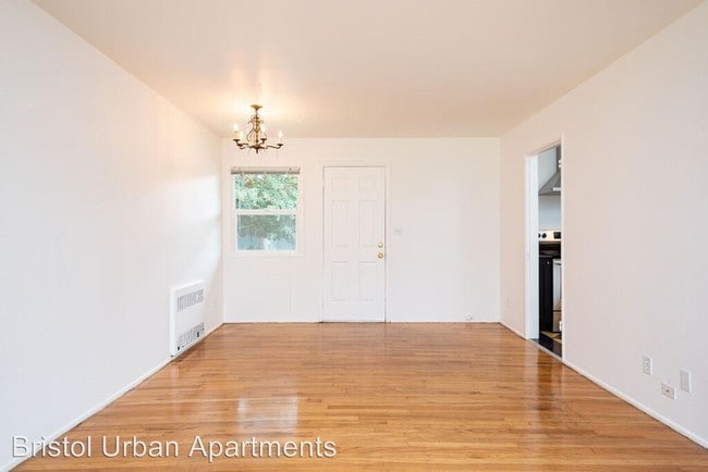 Building Photo - 3020 SE Waverleigh Blvd