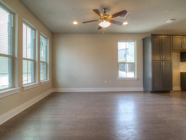 Building Photo - 7411 Pantherpaw St