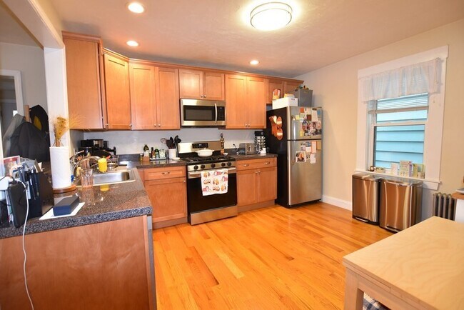 Building Photo - 23 Sawin St