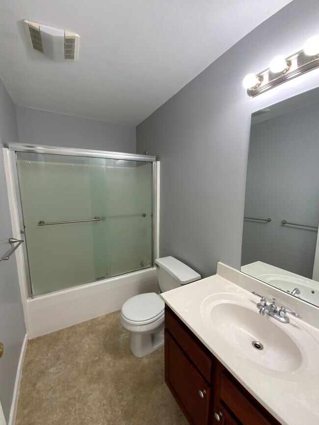 Building Photo - Great town home in Sterling Place
