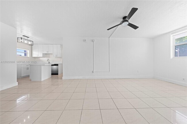 Building Photo - 1300 Lincoln Rd