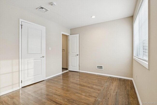 Building Photo - 60 Marwood Rd N