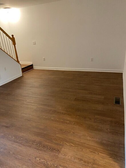 Building Photo - 455 Kentwell Dr