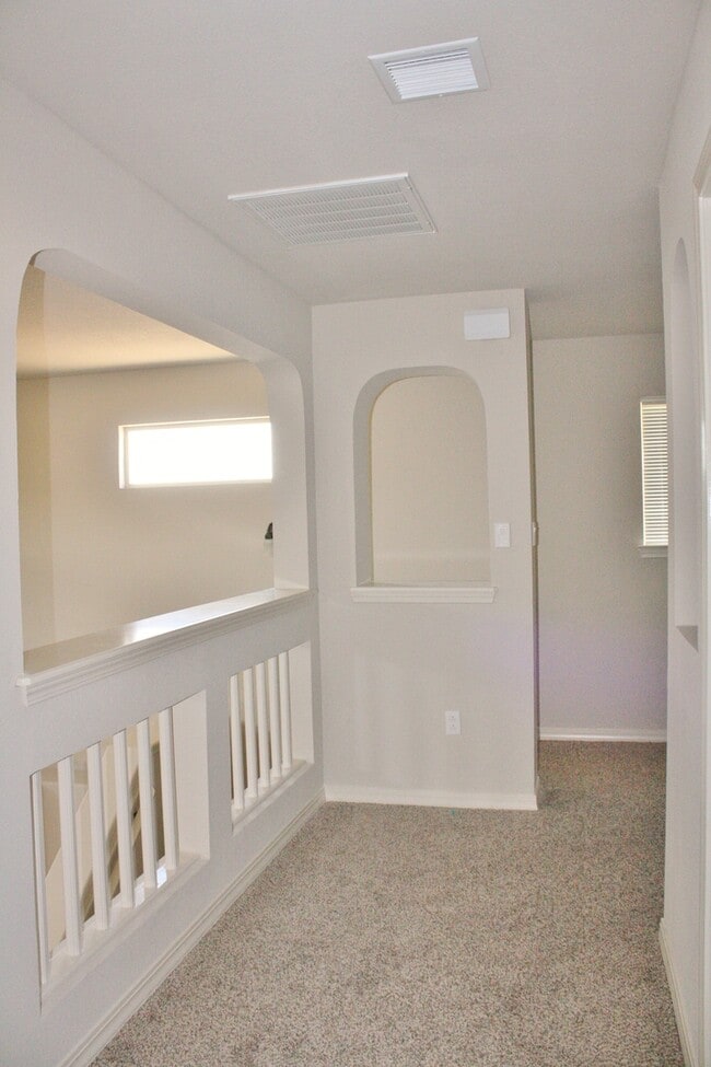 Building Photo - BEAUTIFULLY MAINTAINED EASTSIDE HOME AVAILABLE