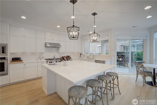 Building Photo - 5Bd/4.5Ba Sammamish House