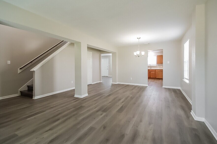 Building Photo - 4805 E Parma Dr