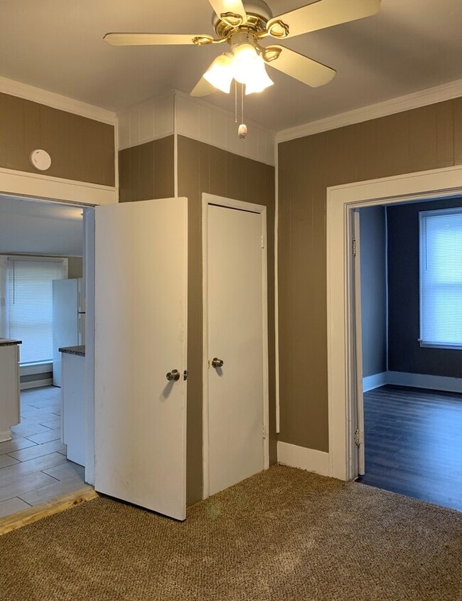 Building Photo - Spacious 4 Bedroom, 2 Bath Two-Story Home