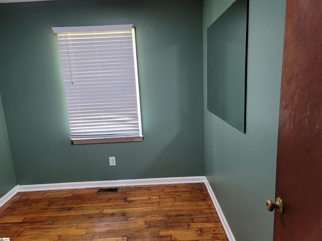 Building Photo - 413 Barclay Ave