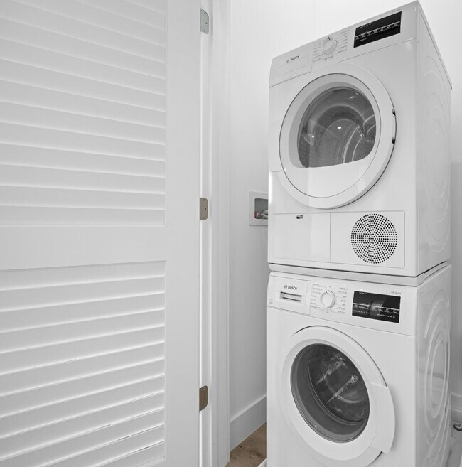 Building Photo - 17 AVENUE E