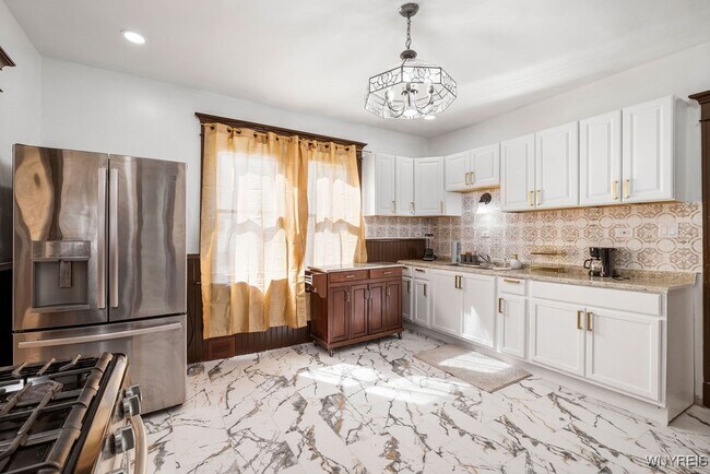 Building Photo - 166 Grey St