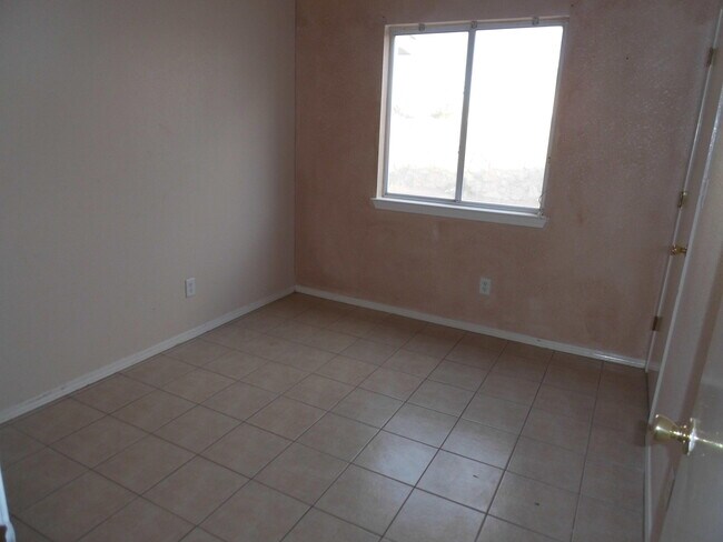 Building Photo - 2260 Tierra De Paz Way