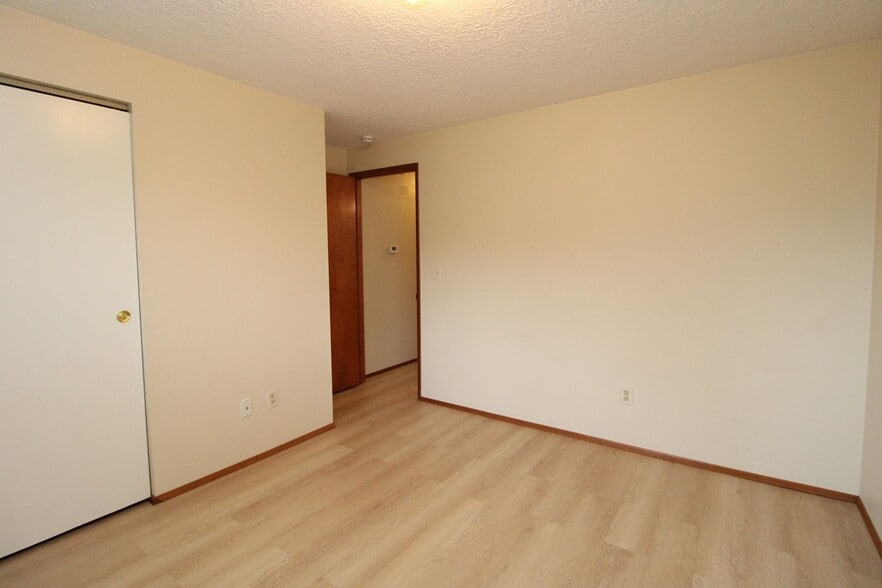 Building Photo - 6636 SE Reedway St