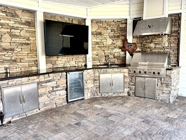 Building Photo - 2502 Lake Gardens Ct