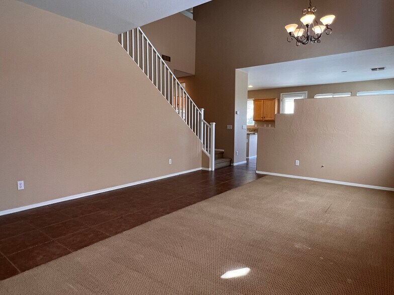 Building Photo - 6631 S Classic Way