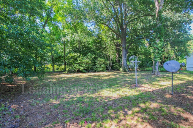 Building Photo - 1428 N Sherwood Dr