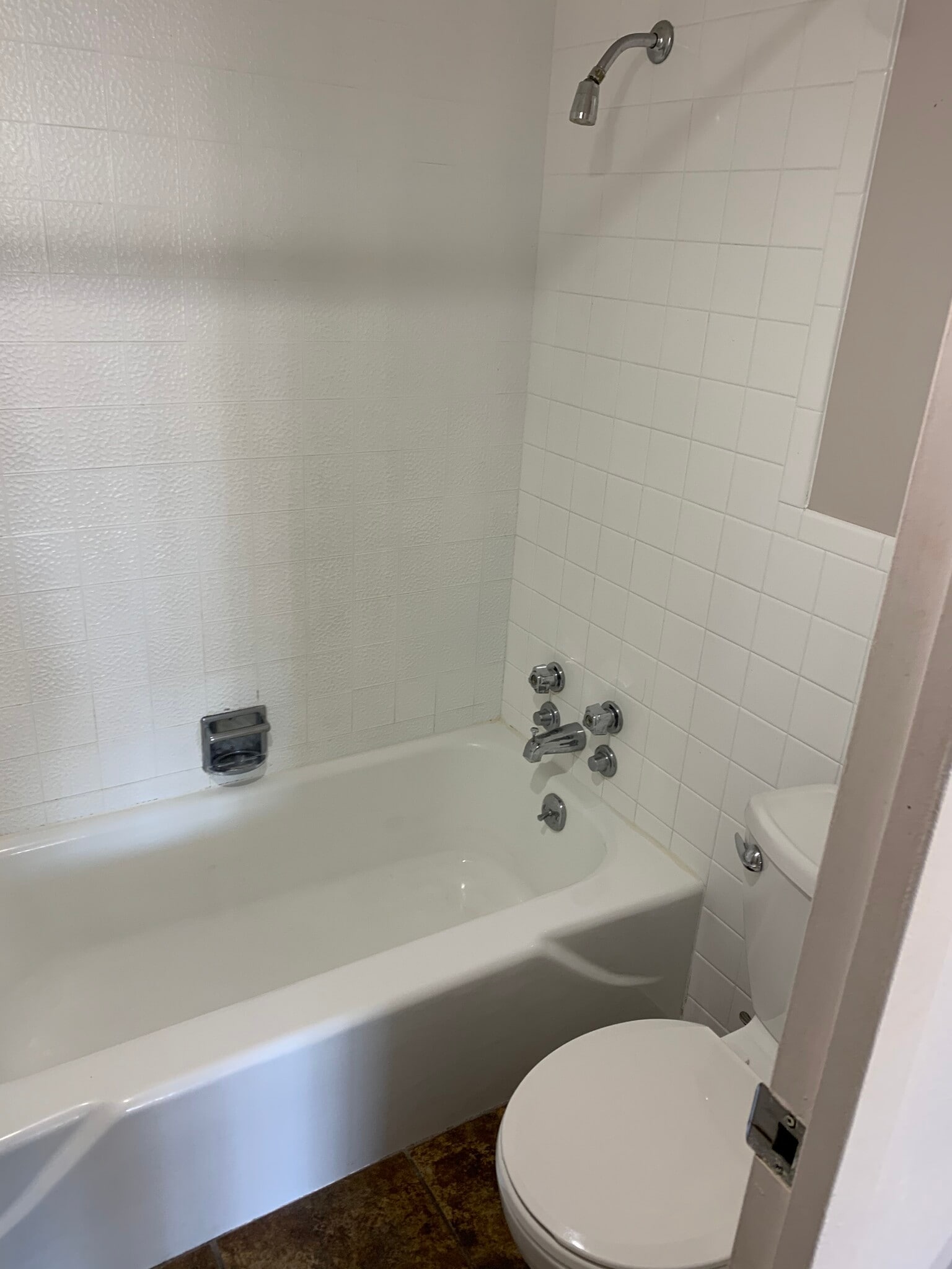 Bathtub in principle bathroom - 790 N Washington St