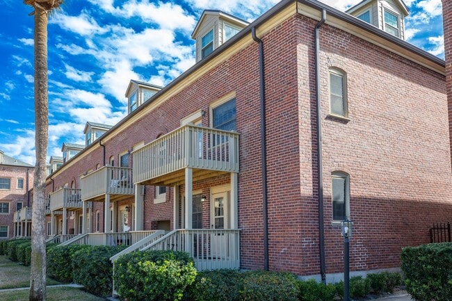 Building Photo - Charming Condo in Historic San Marco with River Views