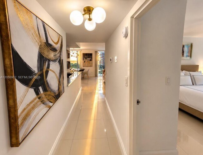 Building Photo - 2030 S Ocean Dr