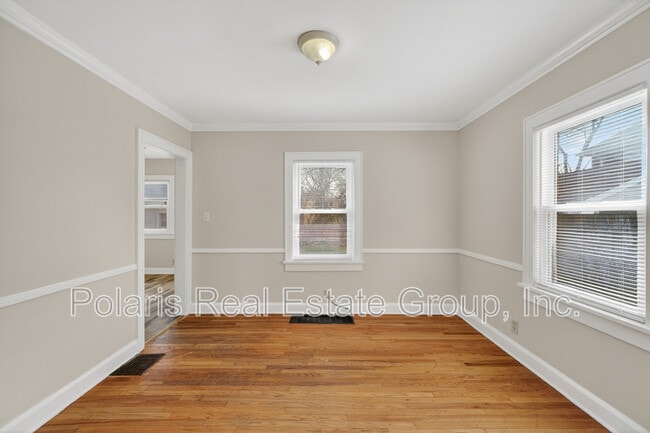 Building Photo - 715 E 60th St