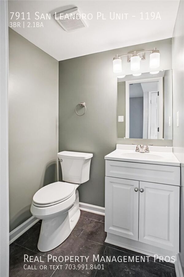 Building Photo - 7911 San Leandro Pl