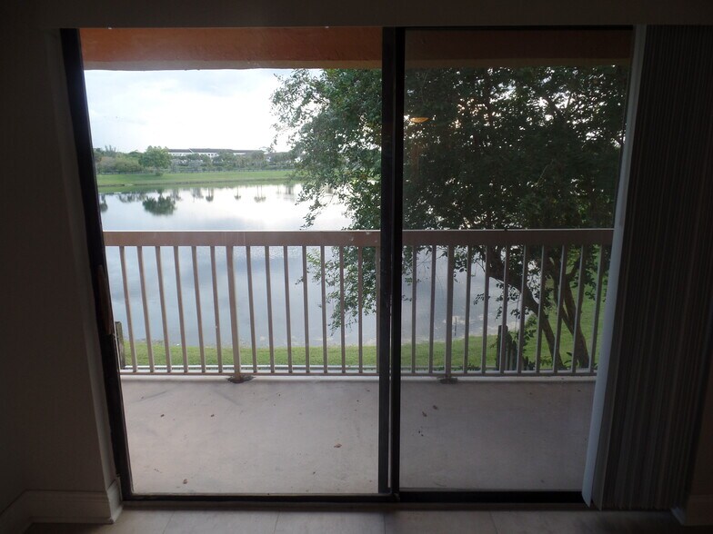 Building Photo - 5200 NW 31st Ave