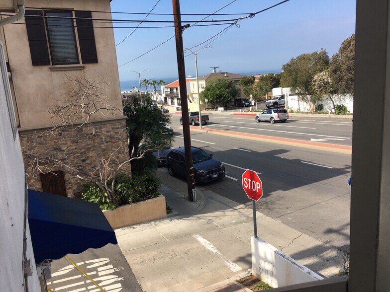 Building Photo - 416 Rosecrans Ave