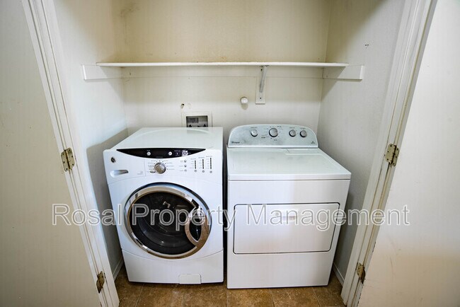 Building Photo - 1900 Cielo Oeste Pl NW