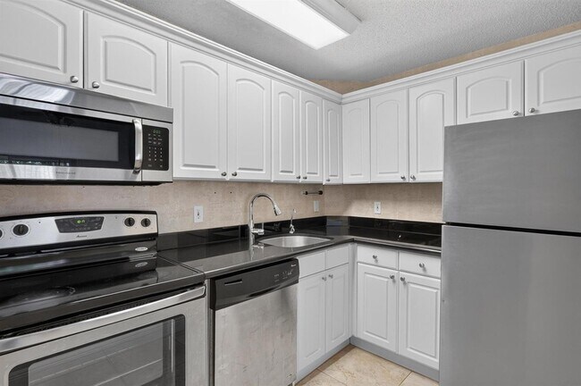 Building Photo - 10765 Cleary Blvd
