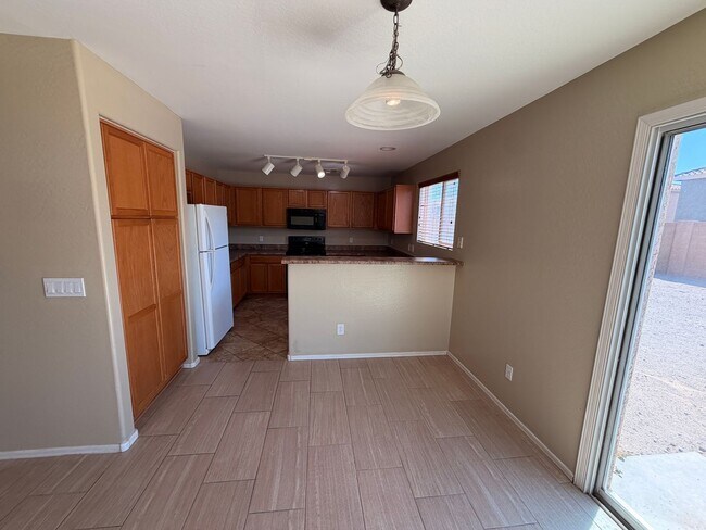 Building Photo - Updated 4x2 Buckeye Home *NO* Carpet & Downstairs Primary Bed!