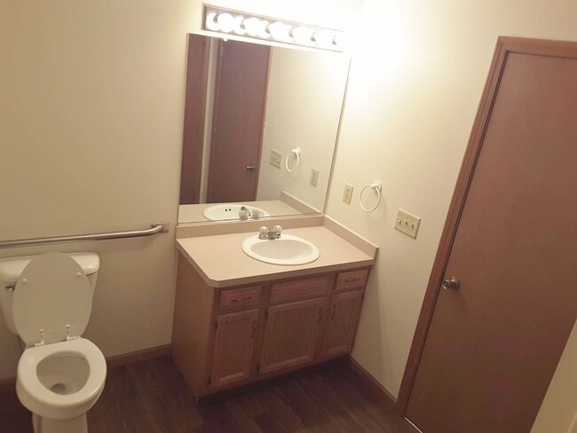 Building Photo - 212 Stonewall Ct