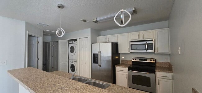 Building Photo - Move-In Special 1/2 off 1st month rent!