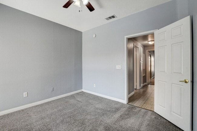 Building Photo - Stunning Upstairs Condo in Gated Indian Wells Community!