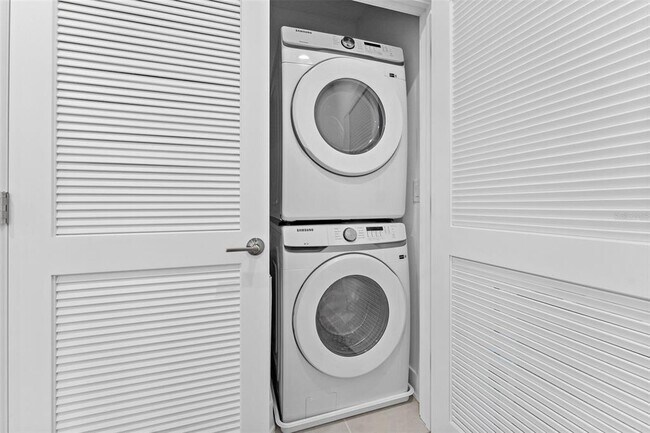 Building Photo - 1922 W Fig St