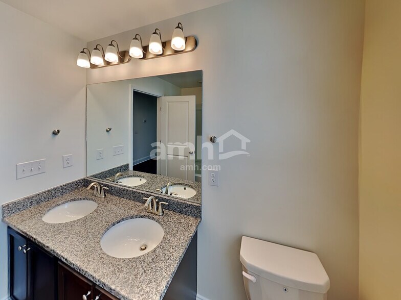 Building Photo - 5924 Hagar Vly Dr