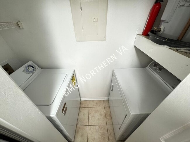 Building Photo - 3305 Wyndham Cir