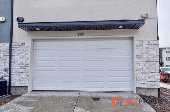 Building Photo - 999 W 360 S